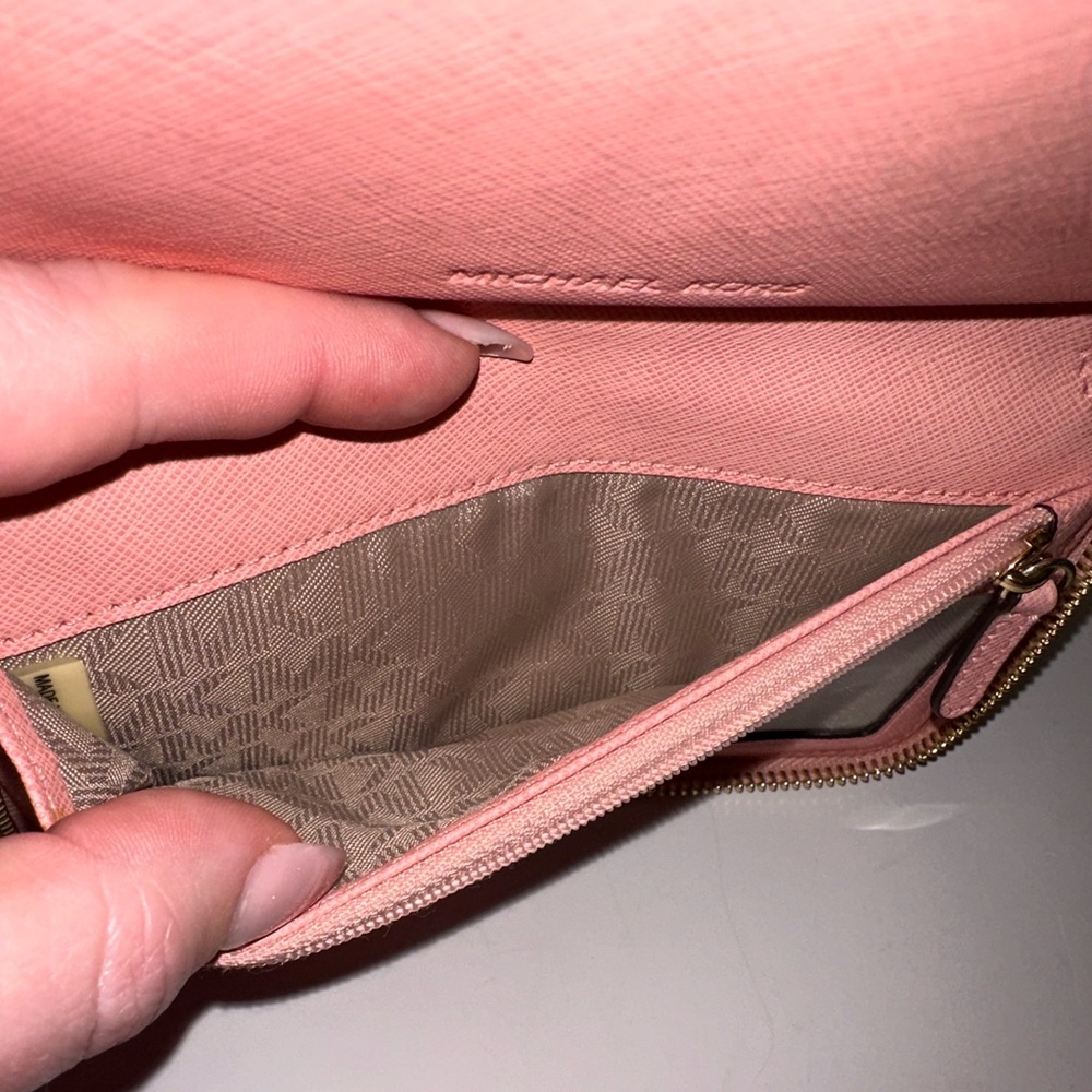 Michael Kors EUC Pink Saffiano Leather Jet Set Wallet with Strap - Picture 14 of 17